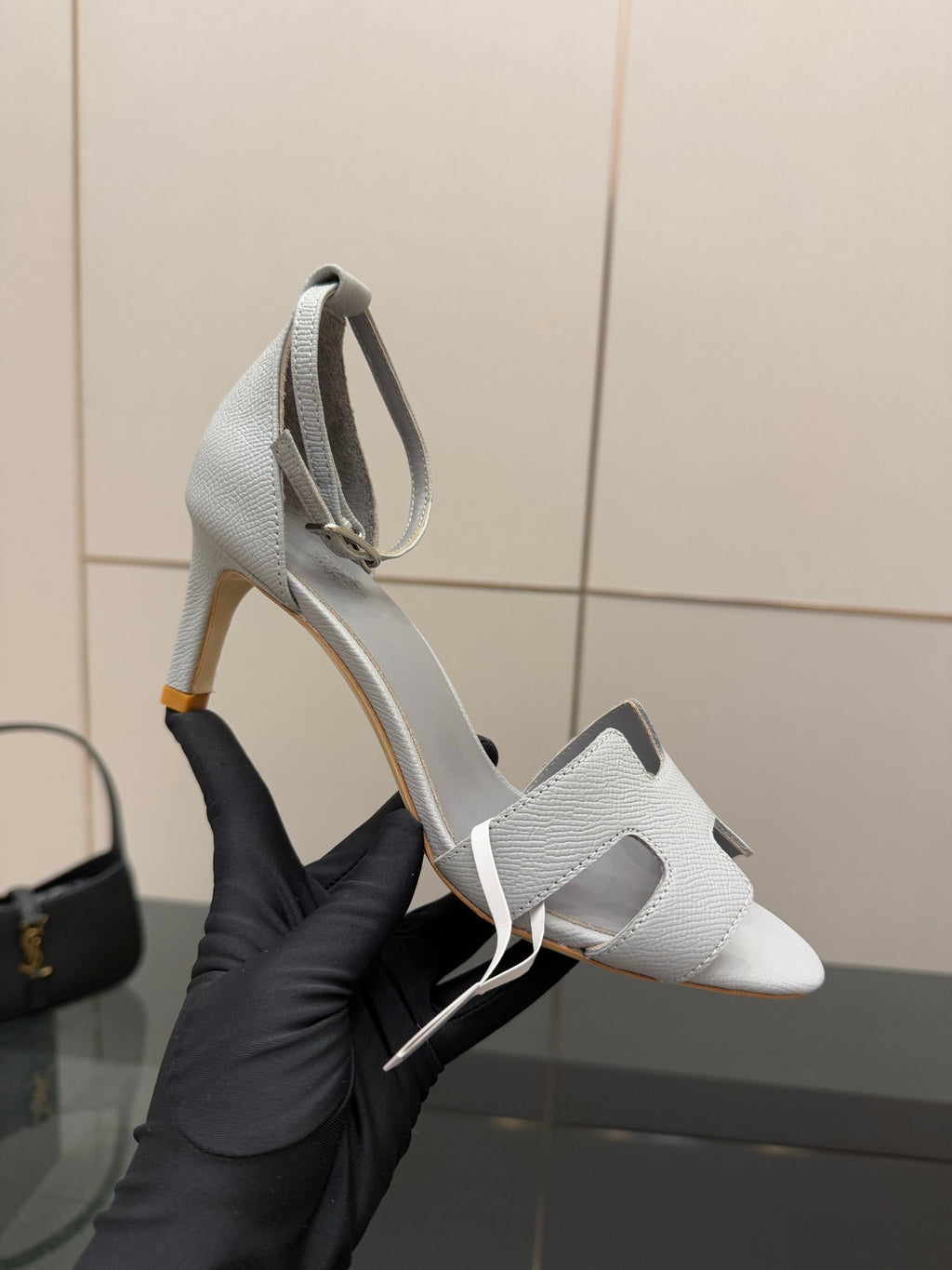 Ladies sandals, light gray leather with sculpted T-strap, kitten heel