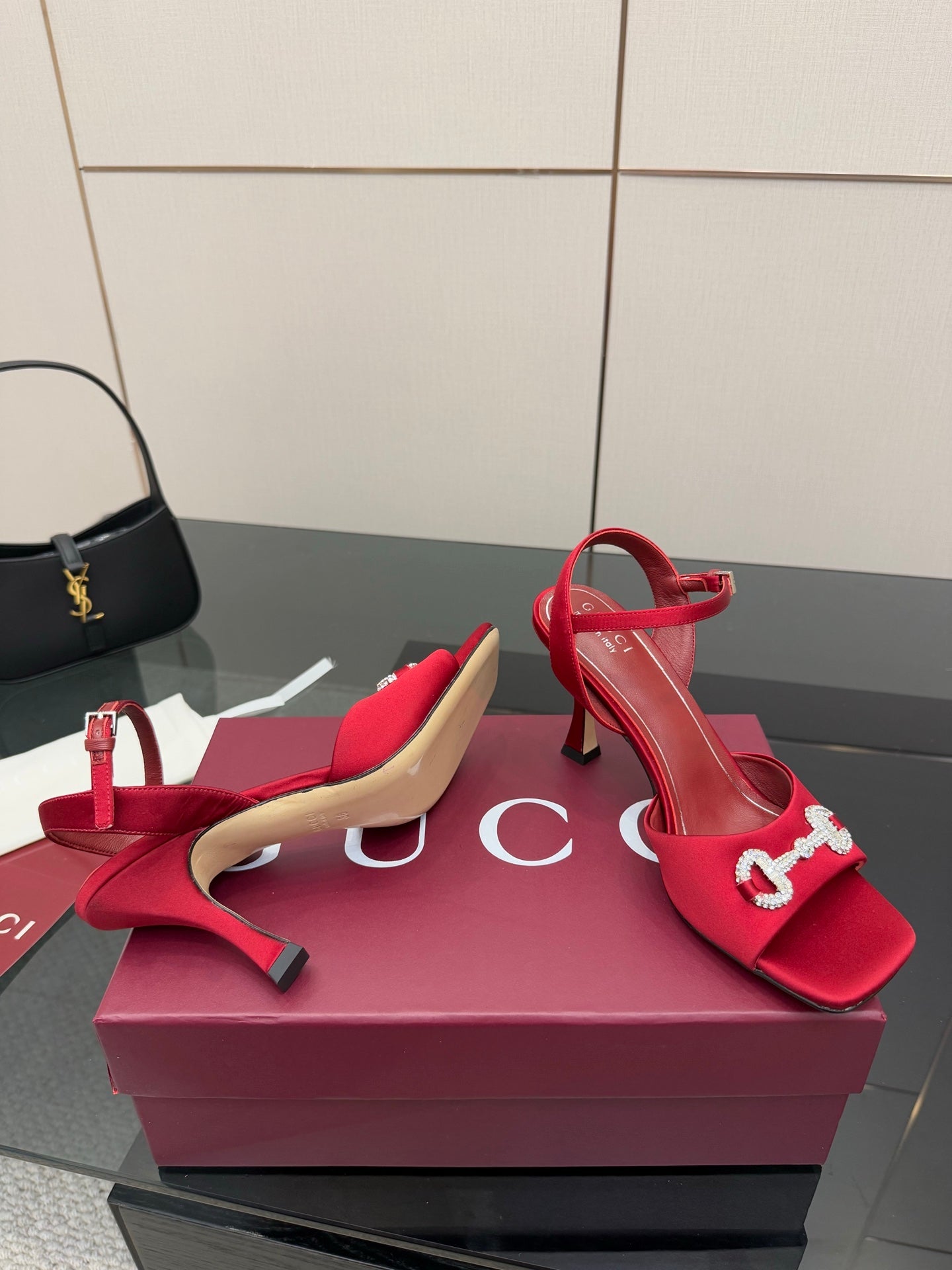 Red Gucci heeled sandals with metallic horsebit ornament and open toe