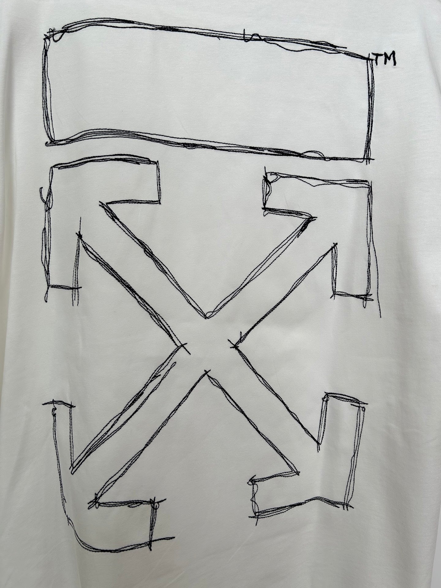 Off-white T-shirt back graphic X pattern with outlined stitched lines
