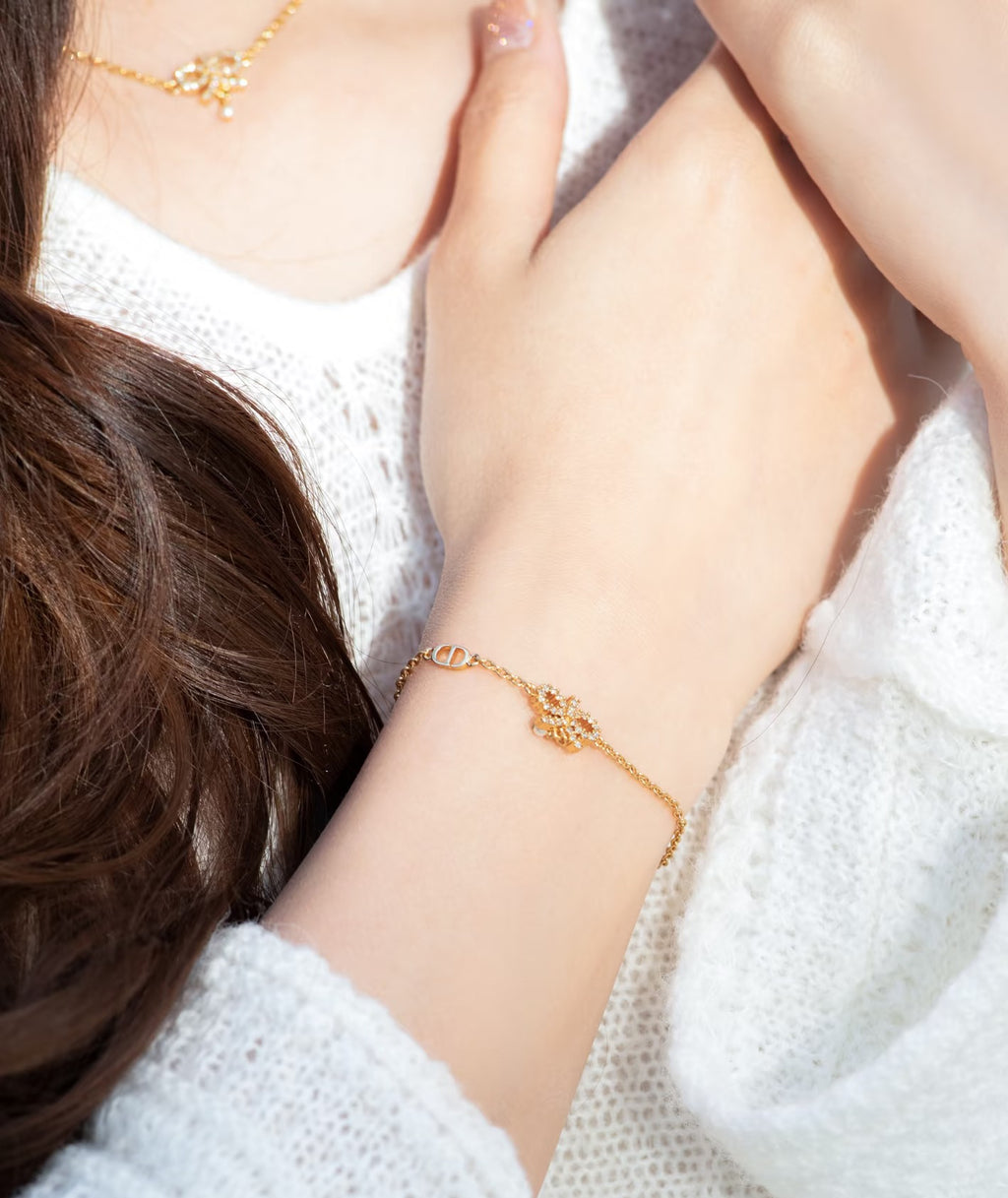 Gold-tone chain bracelet with small starburst charm