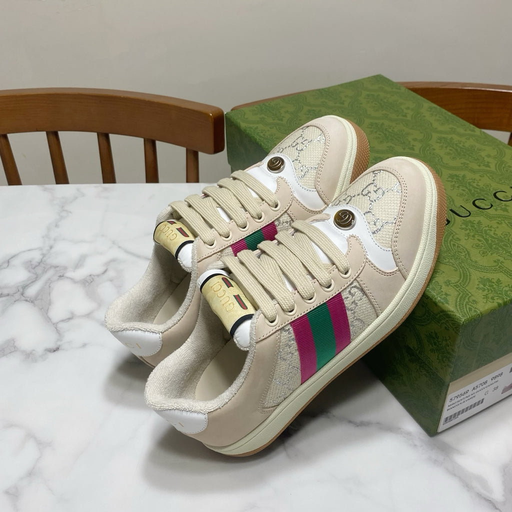Cream Gucci unisex sneakers on shoebox, lace details and striped side
