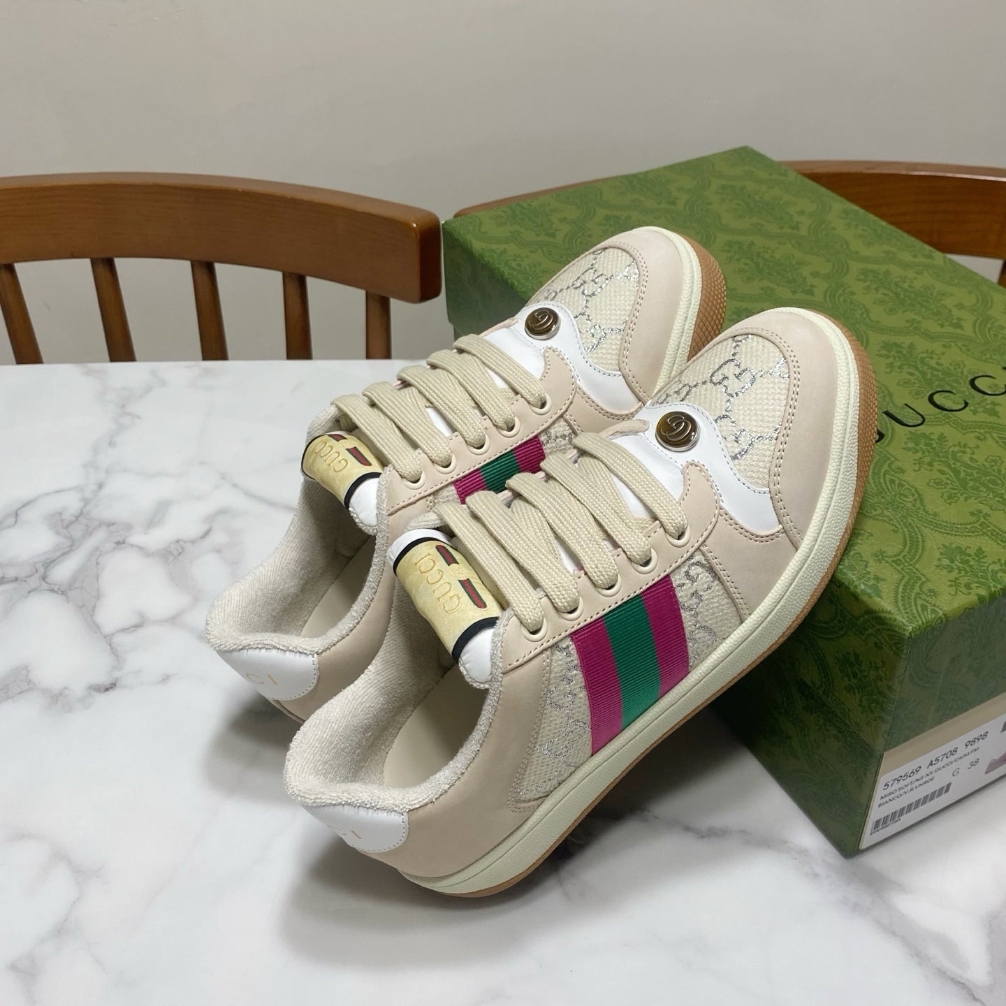 Cream Gucci unisex sneakers on shoebox, lace details and striped side