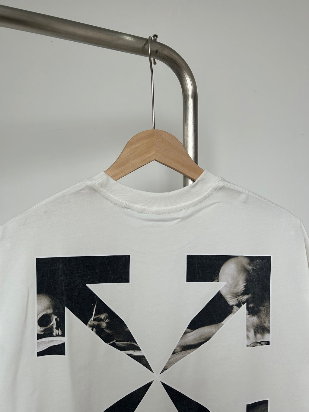 Off-White T-shirt off-white with oversized back arrow graphic and photo panels
