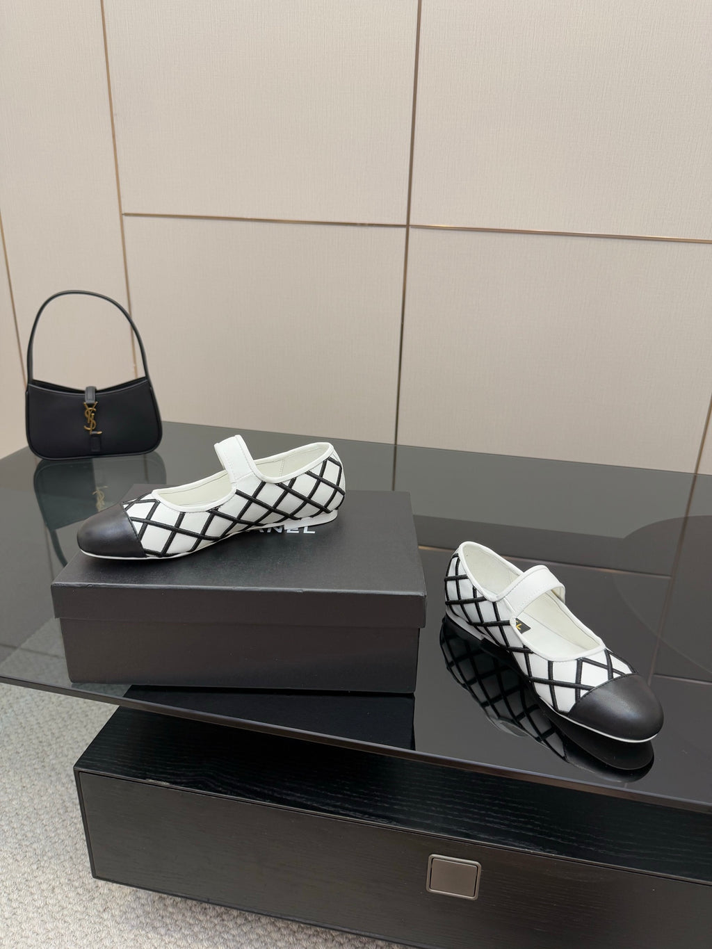 Women's slip-on flats with open collar, white and black grid pattern and gold charm