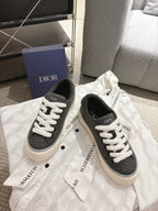 Unisex low-top sneakers, dark gray uppers with white laces and side branding