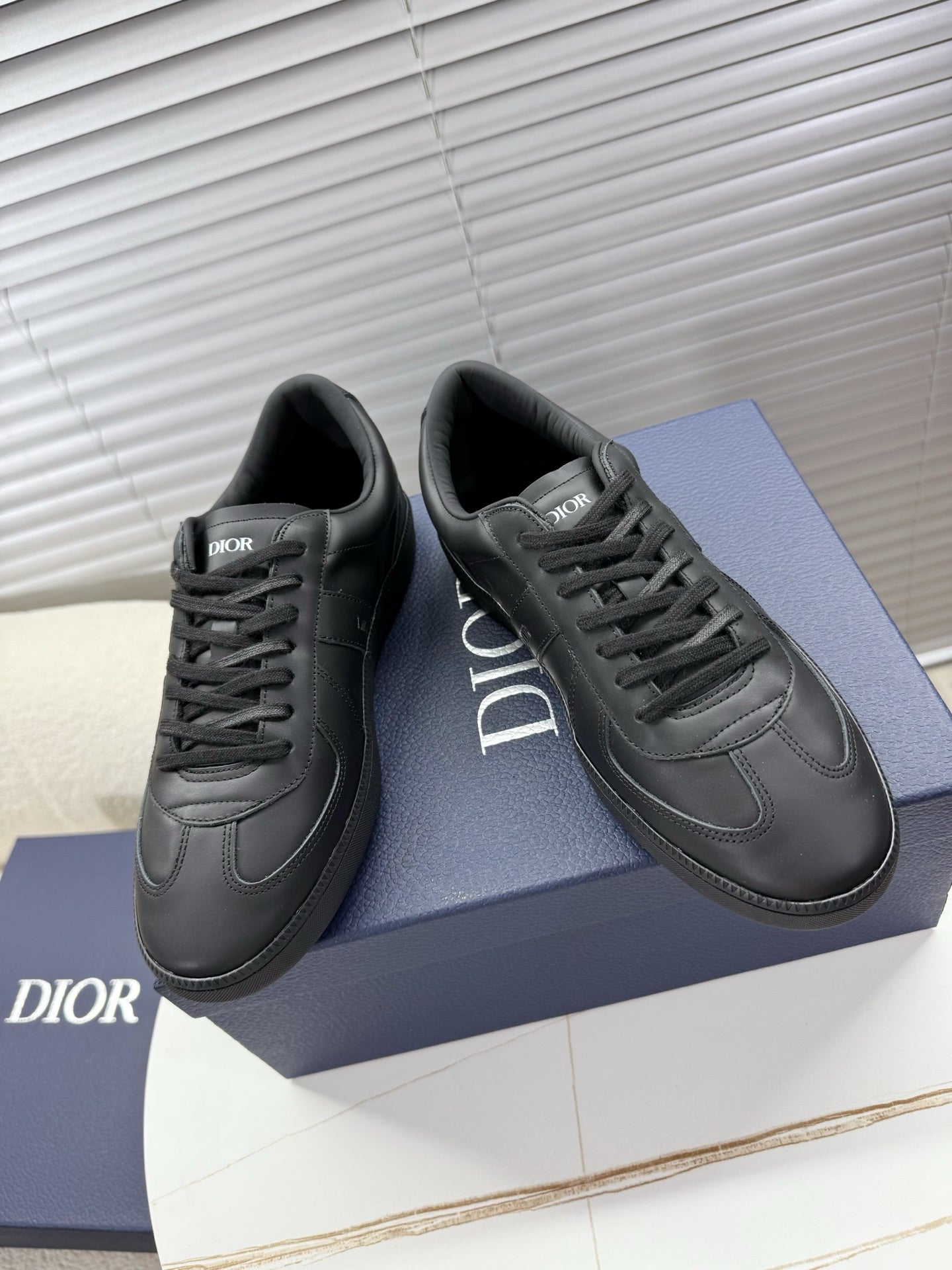 Dior black leather sneakers with lace-up, side panel and logo.