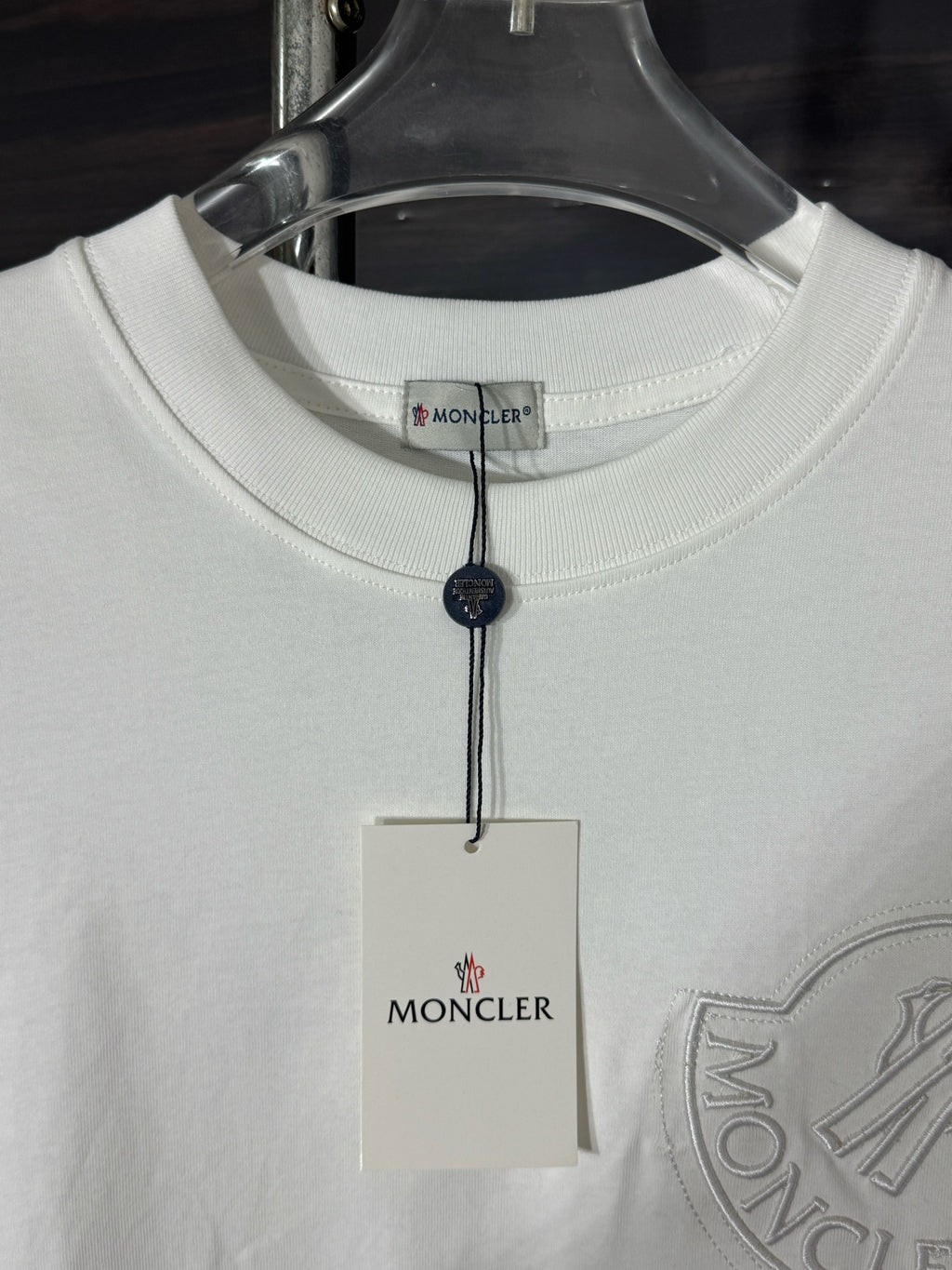 Short-sleeve T-shirt collar with Moncler logo label and tag