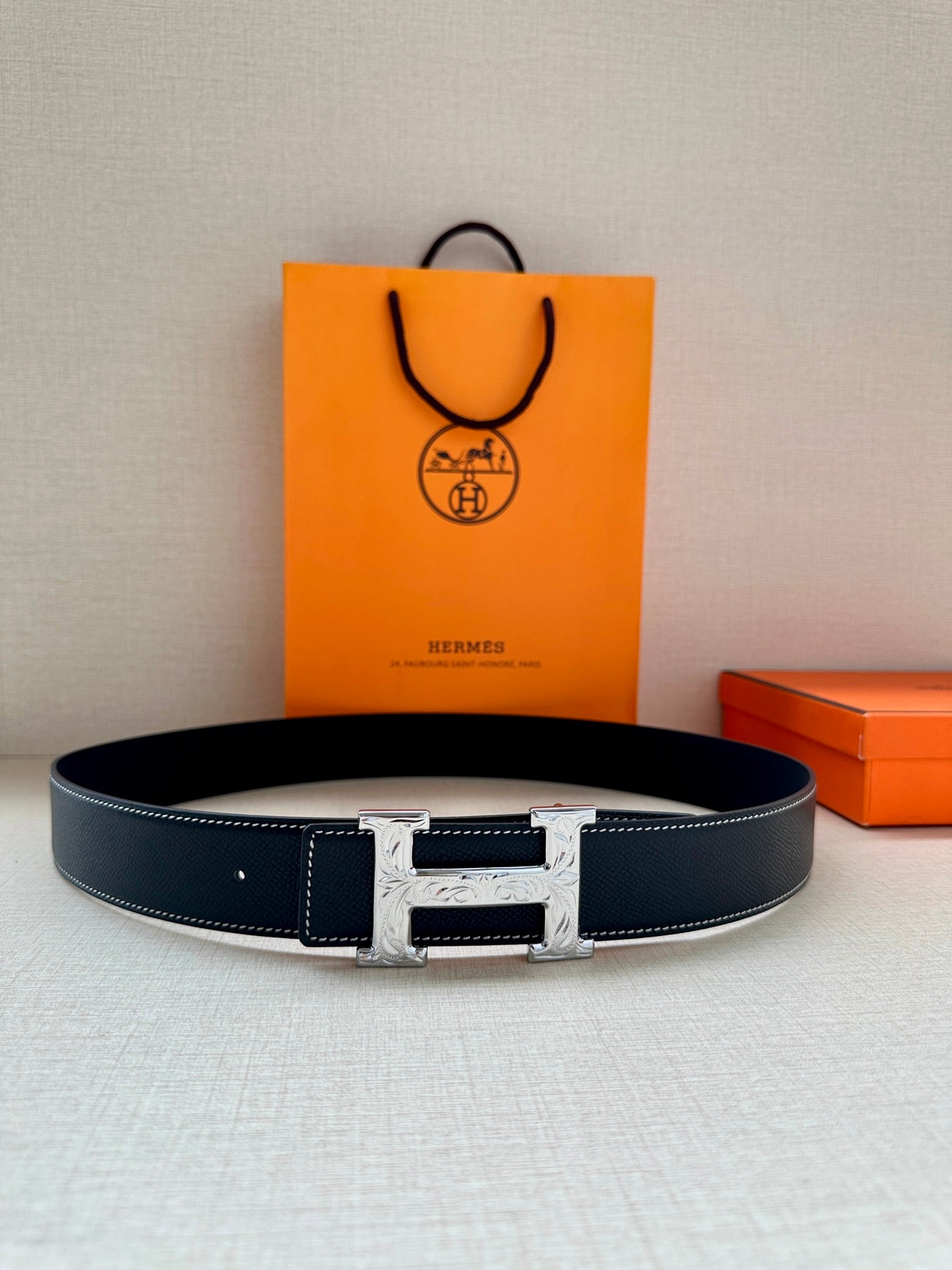 Hermes belt in dark blue leather with silver H buckle and stitched edges