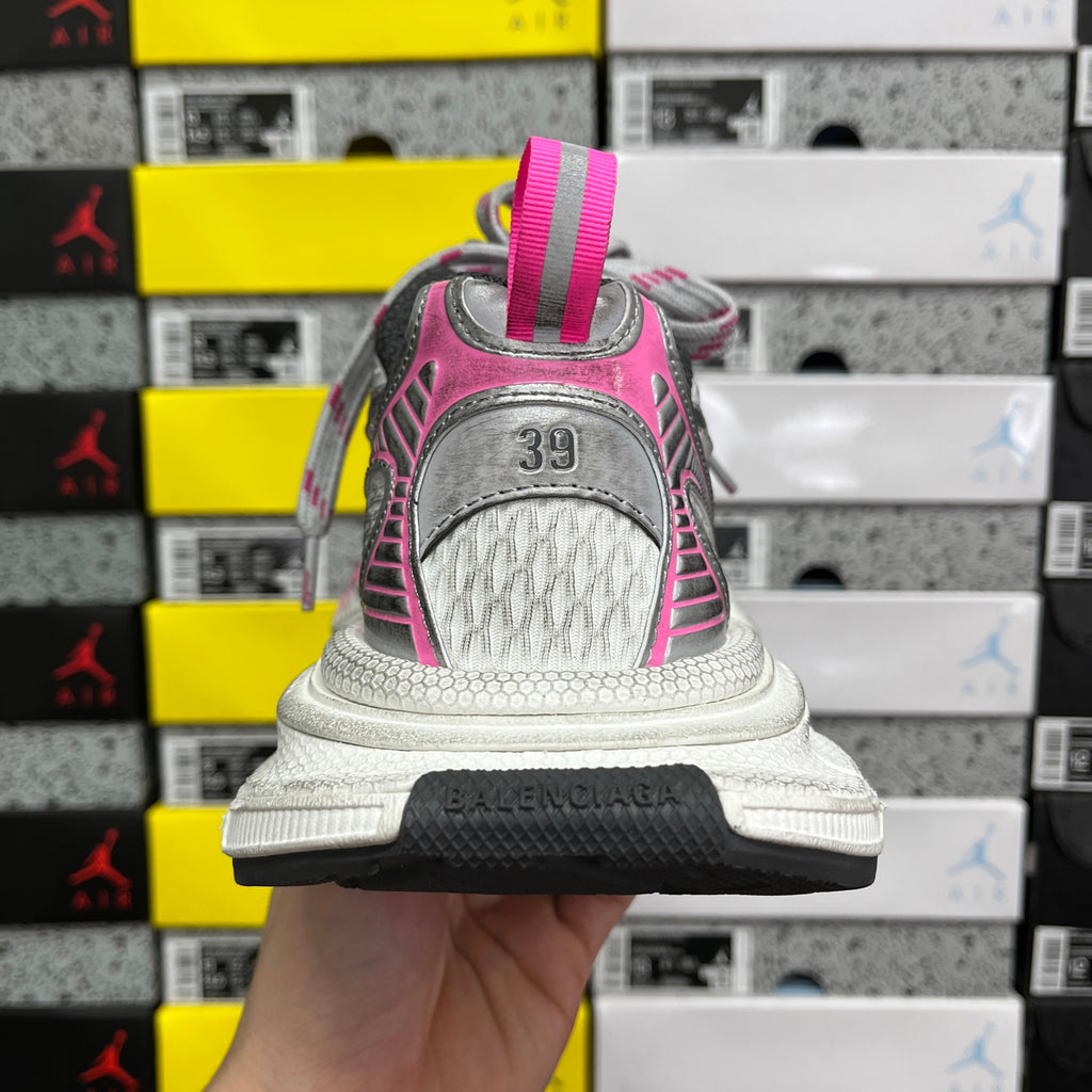 Balenciaga unisex sneaker back view with BALENCIAGA logo and size 39 marking on heel.