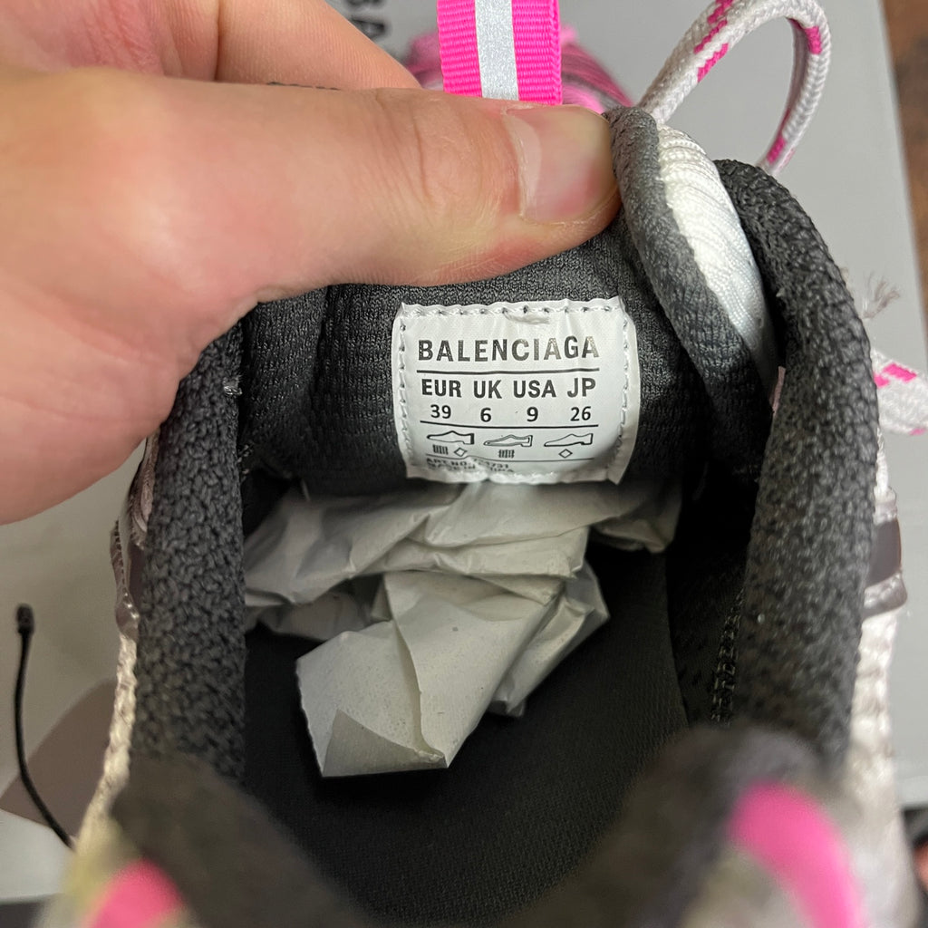 Balenciaga unisex sneaker interior size label with EU UK USA JP and 39.