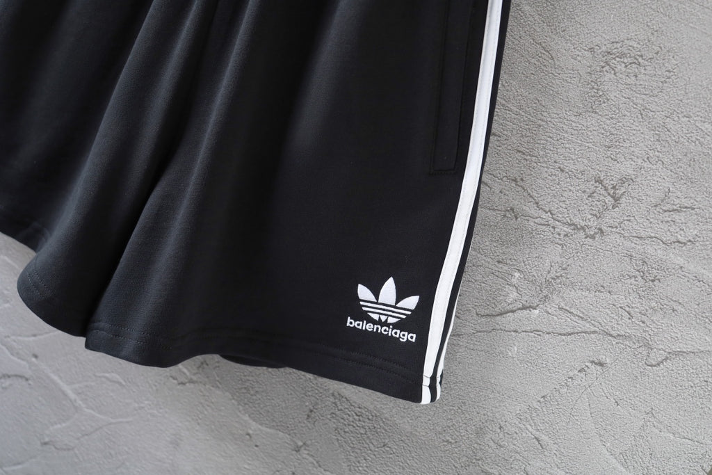 Balenciaga shorts hem with balenciaga logo and white contrast stripe detail