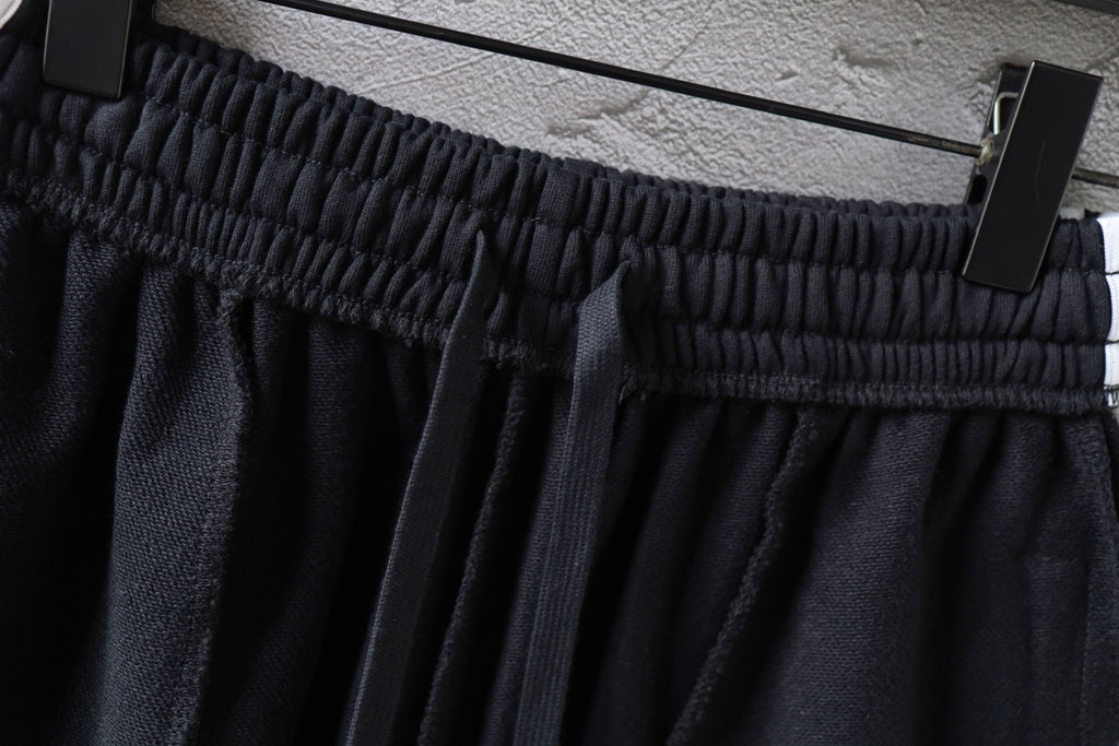 Balenciaga black shorts with elastic waistband and gathered pleats