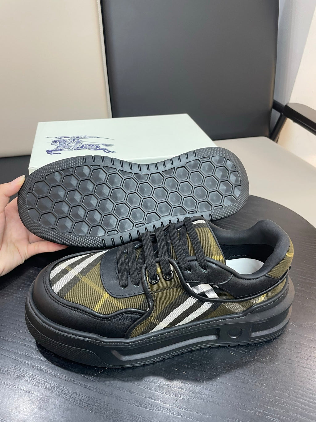 Burberry sneakers outsole and heel, hex-pattern rubber sole underside
