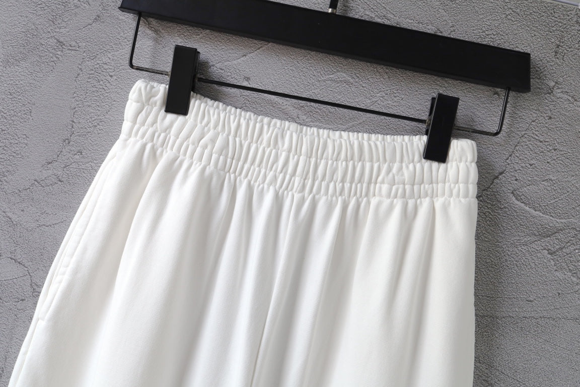 White pants waistband with elastic ruching