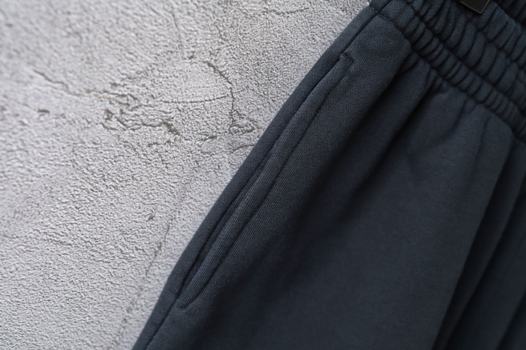Dark navy shorts with diagonal seam and waistband stitching