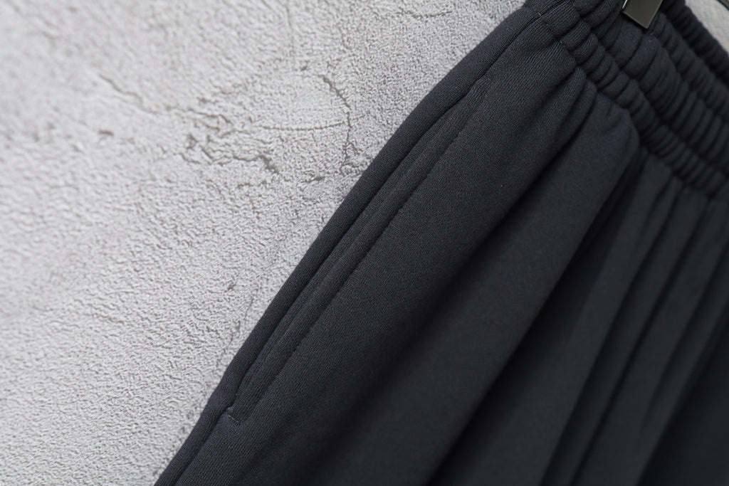 Balenciaga black shorts with elastic waistband and pleated front