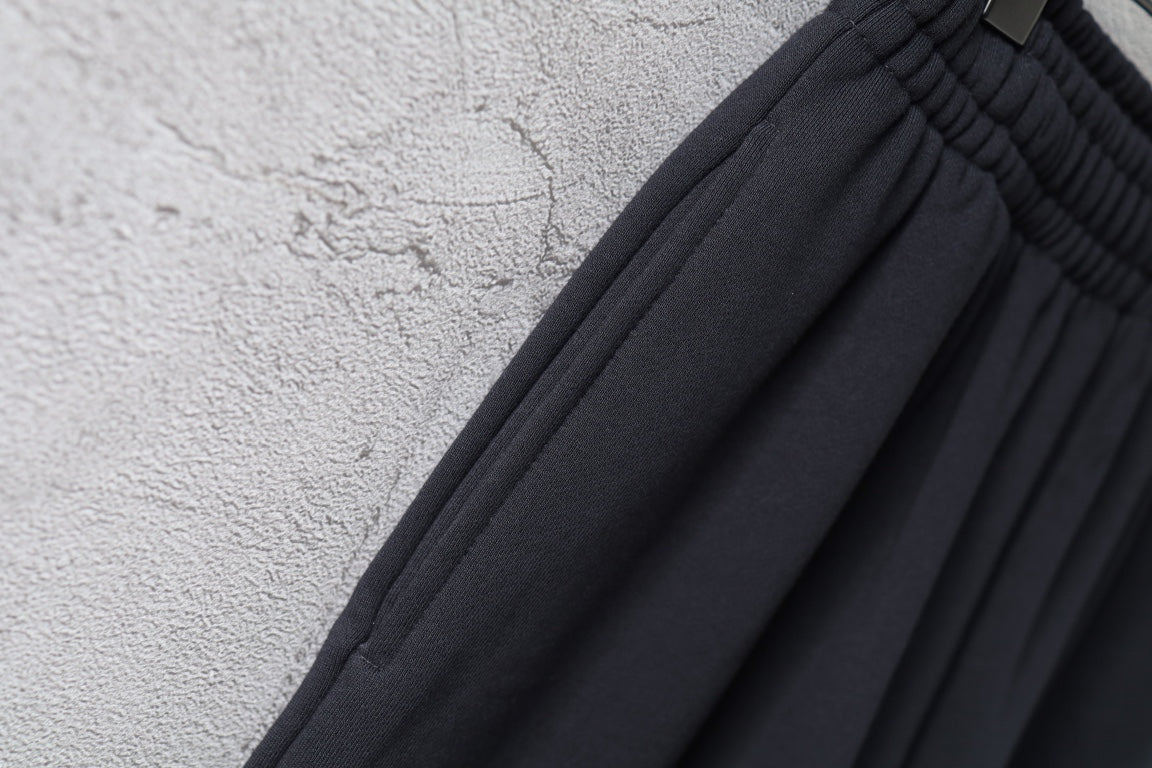 Balenciaga black shorts with elastic waistband and pleated front