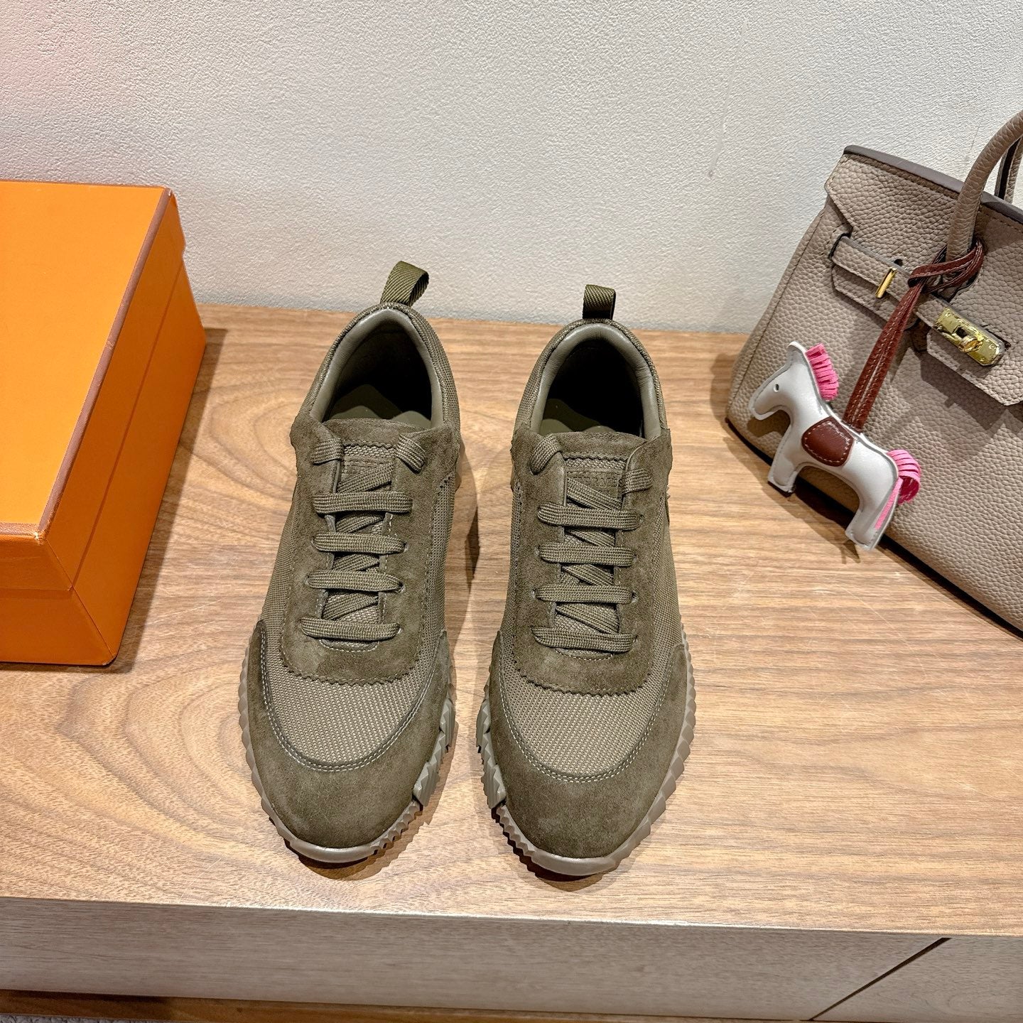 Hermes unisex sneakers in olive canvas, lace-up with cushioned sole and perforated paneling