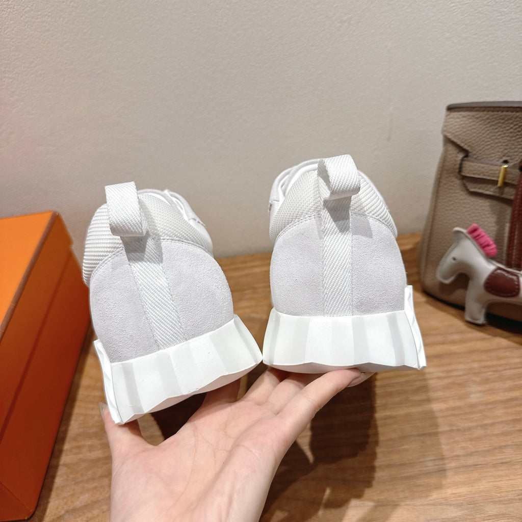 Hermes white unisex sneakers, heel view, cushioned back with pull tab