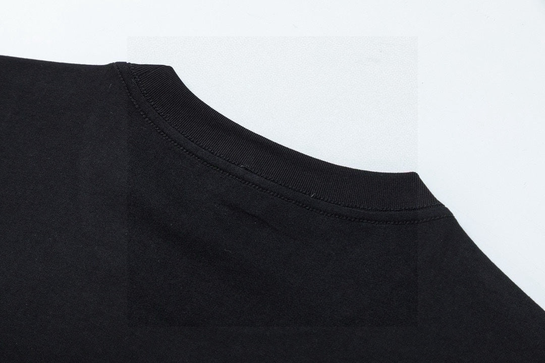 Black short-sleeve T-shirt crew neck with ribbed collar