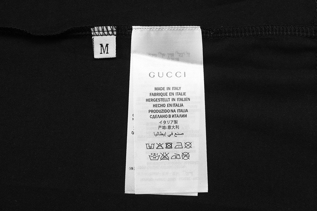Black short-sleeve T-shirt size and fabric care label (M)