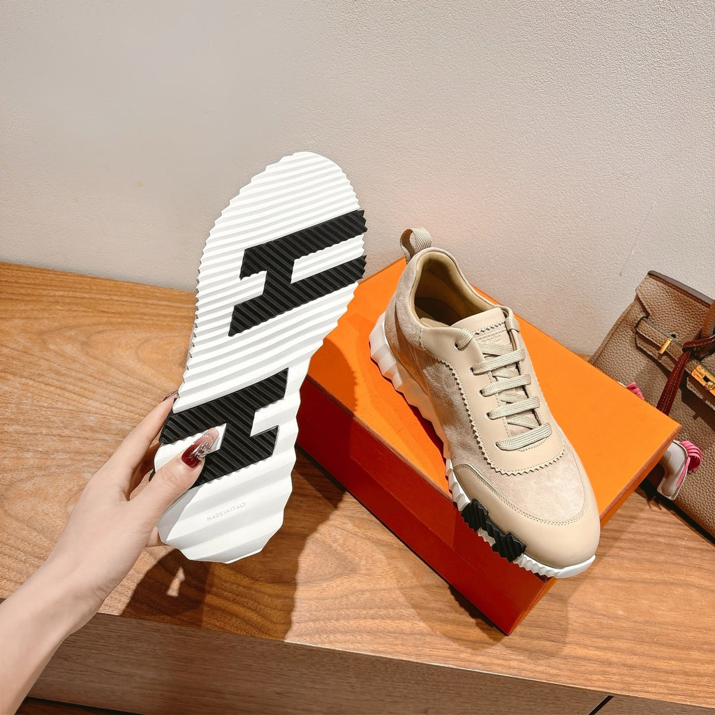 Sneaker outsole in black-and-white with tread and grip pattern, hand-held