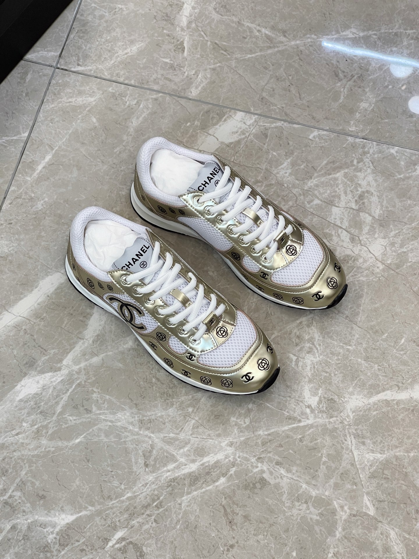 Unisex sneakers pair, white mesh with gold logo details and white laces