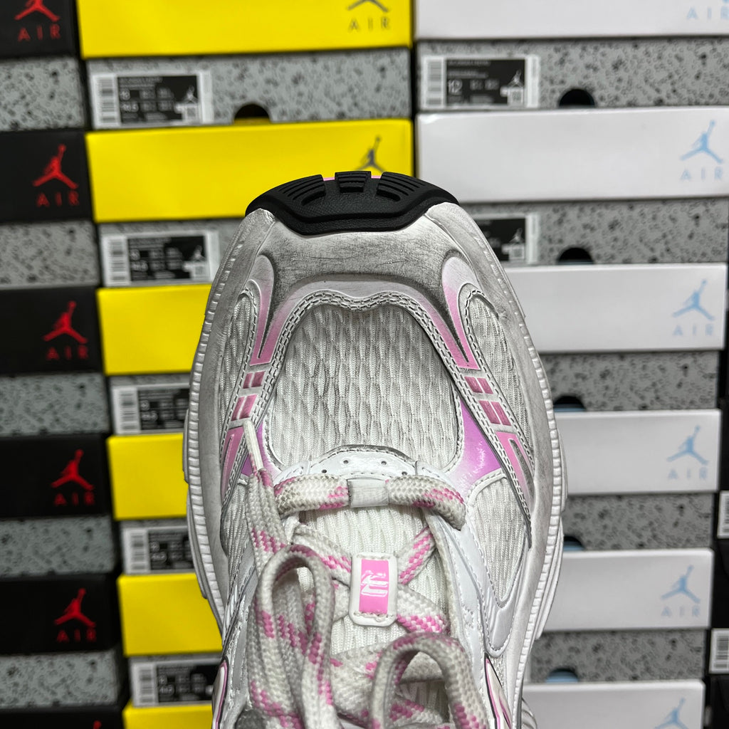 White sneaker heel with pink-trim details and textured interior lining