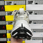 White Balenciaga sneakers heel sole with black tread lugs and cushioned platform.