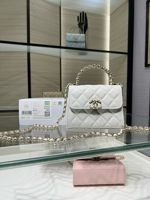 Chanel quilted white leather flap bag with gold chain strap and turn-lock clasp