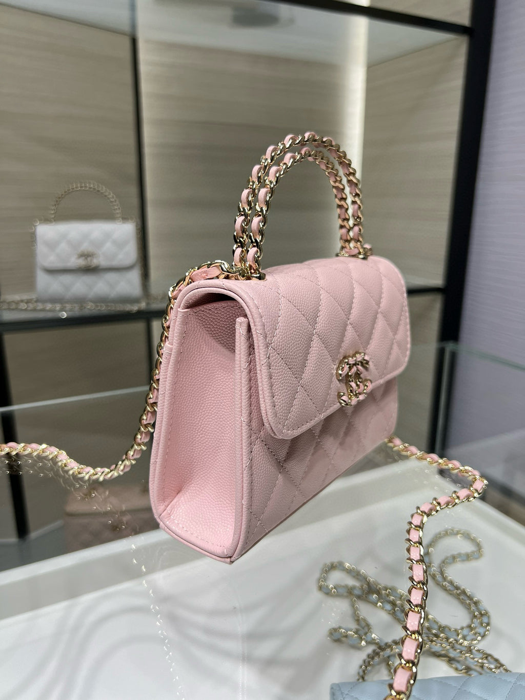Pink quilted shoulder handbag with gold chain strap and front flap
