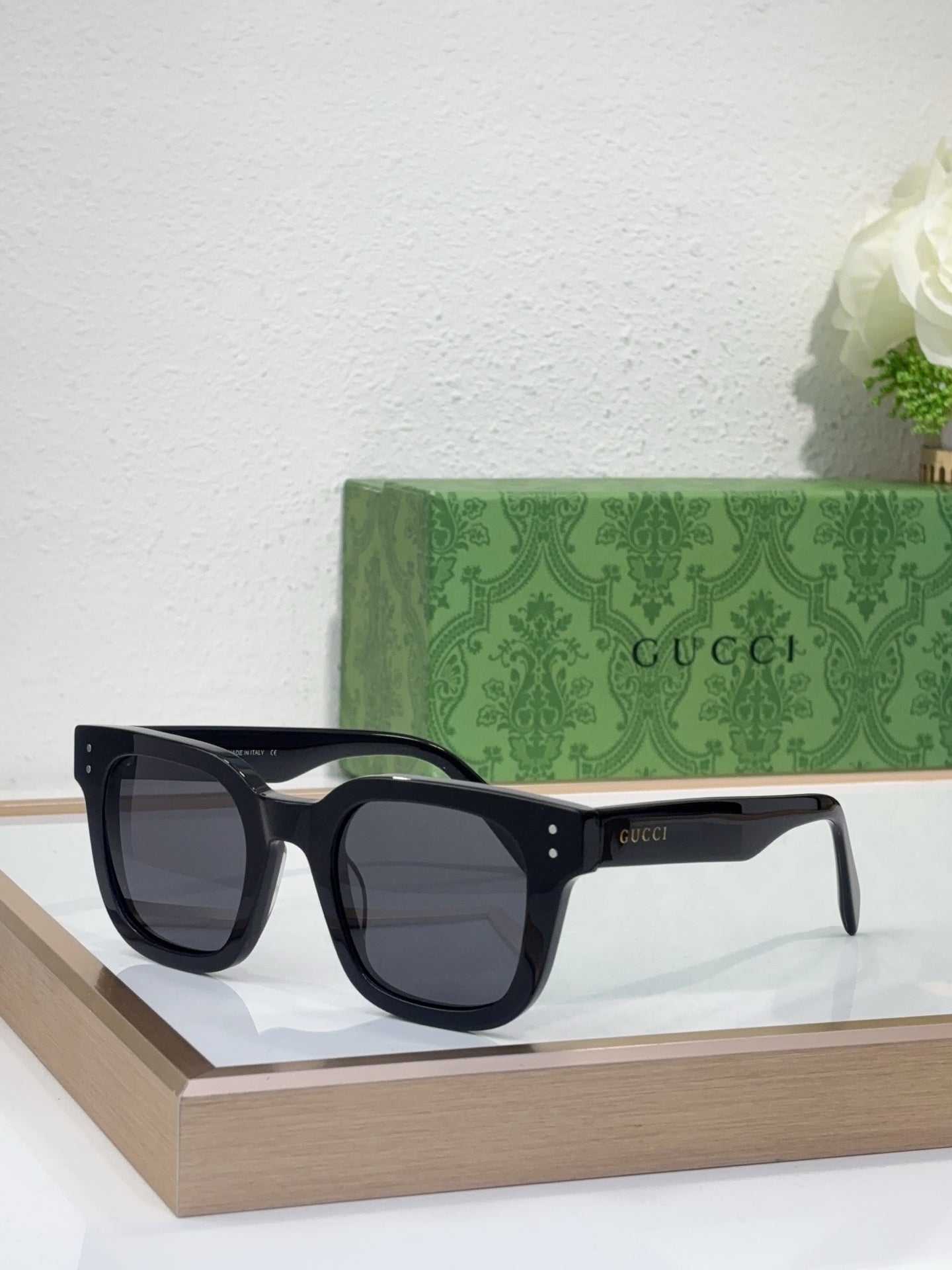Gucci square sunglasses with dark navy frames and dark tinted lenses, front view