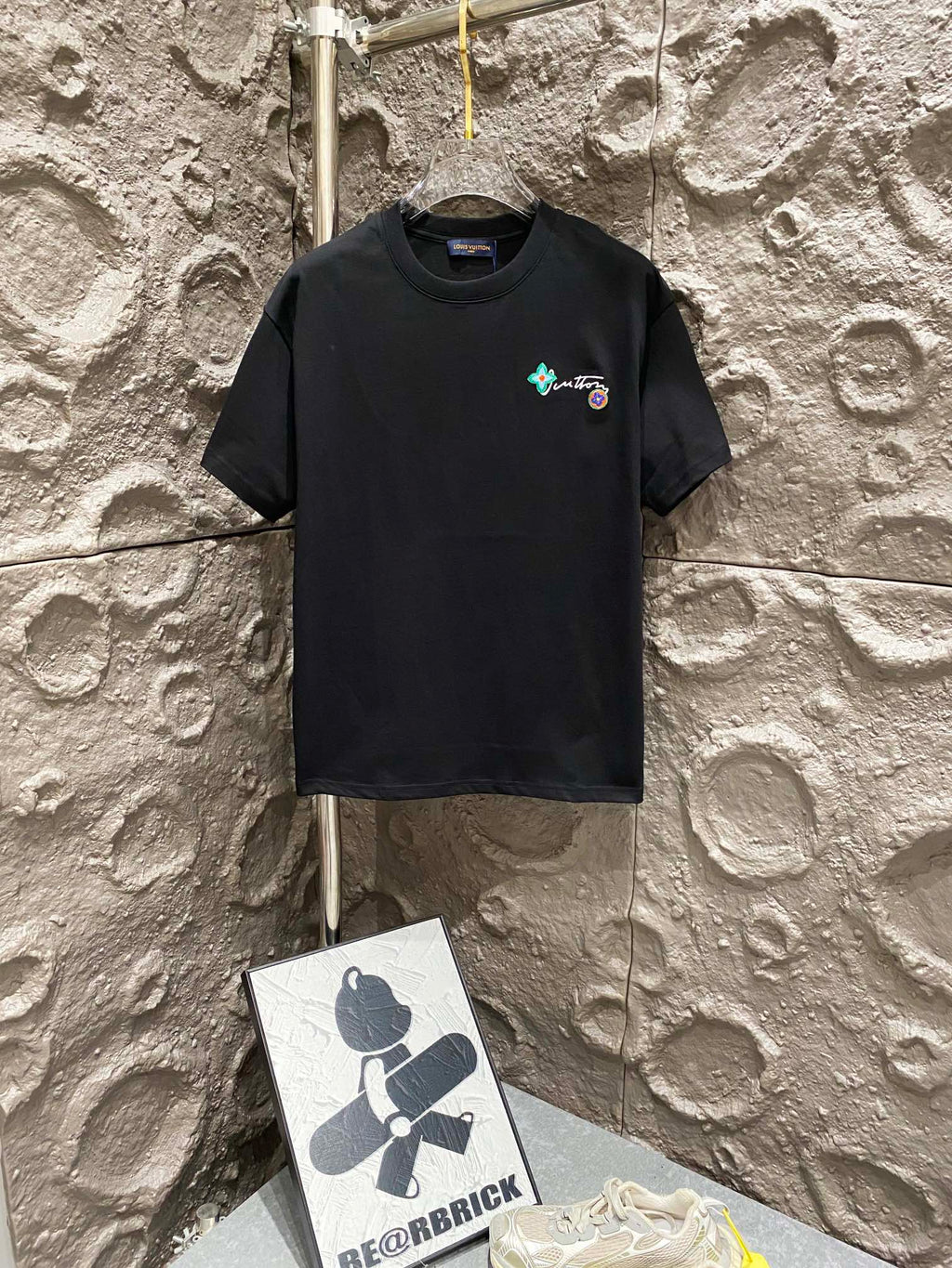 Black Louis Vuitton T-shirt with multicolor chest embroidery