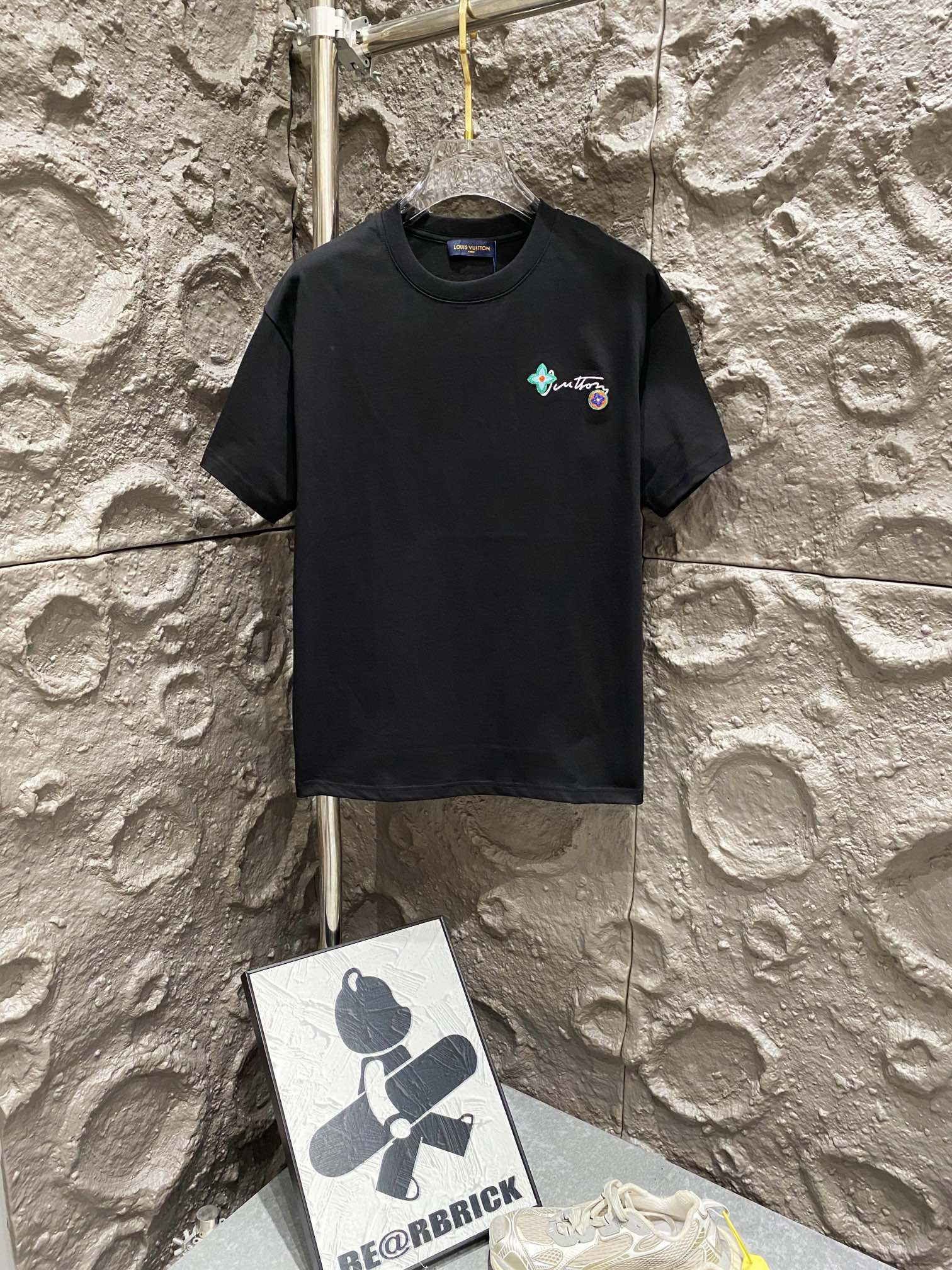 Black Louis Vuitton T-shirt with multicolor chest embroidery