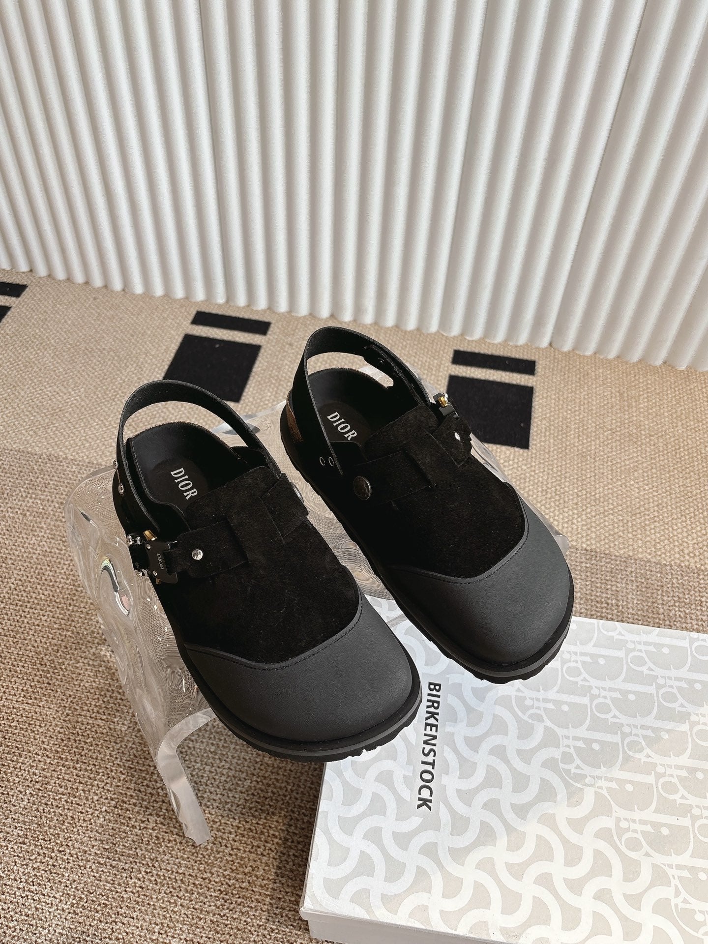 Unisex Dior black buckle shoes with metal hardware and cushioned sole
