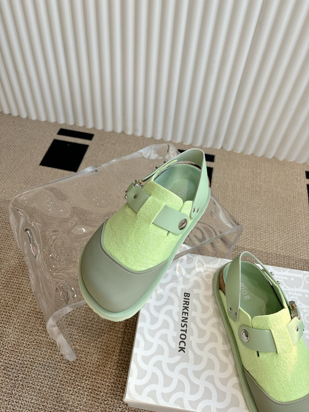 Unisex green sneakers with strap, open top lining, and cushioned footbed
