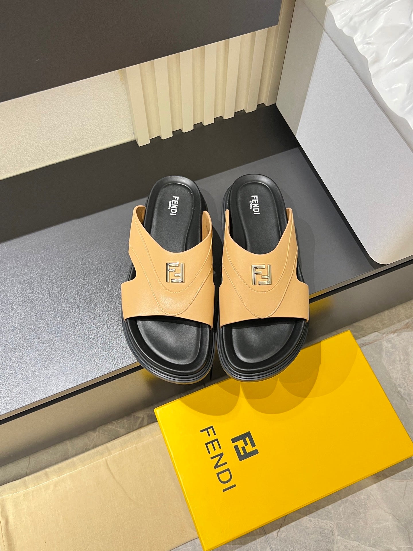 Luxury Shoes Fendi Sandals