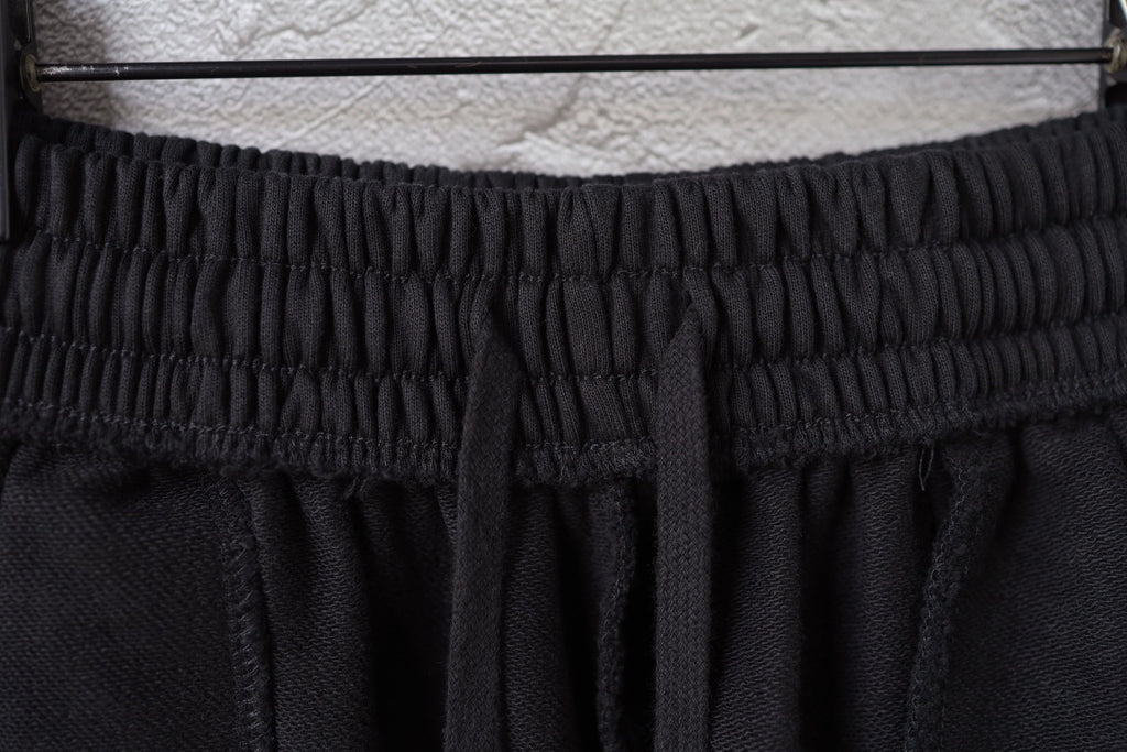 Elastic waistband of black shorts with gathered fabric and drawstring