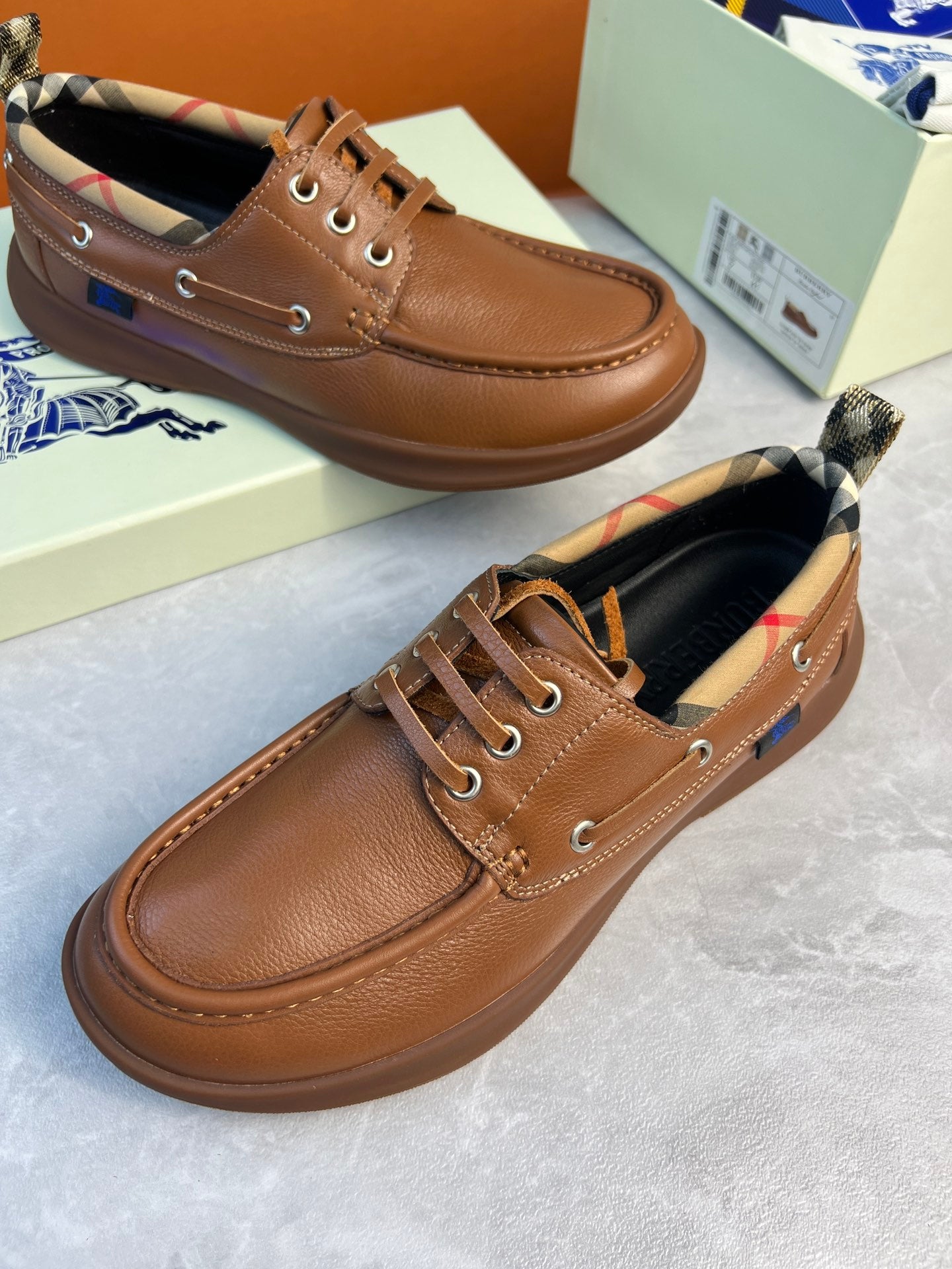 Burberry brown leather lace-up boat shoes with checkered lining and stitched apron seam