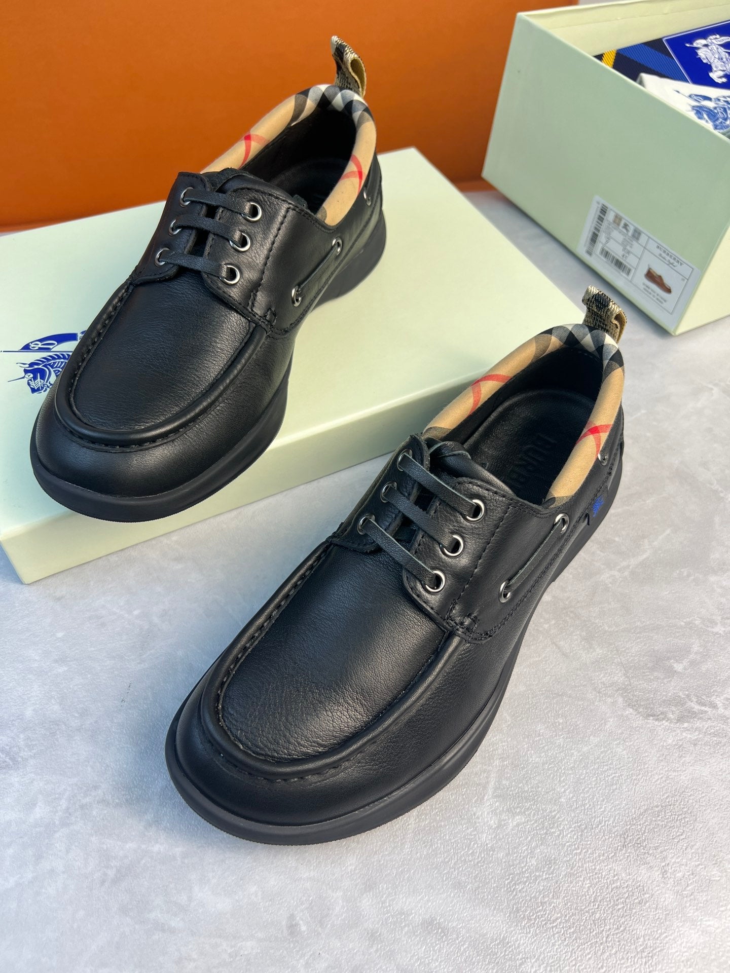 Black lace-up leather shoes with plaid-trim collar and smooth leather finish