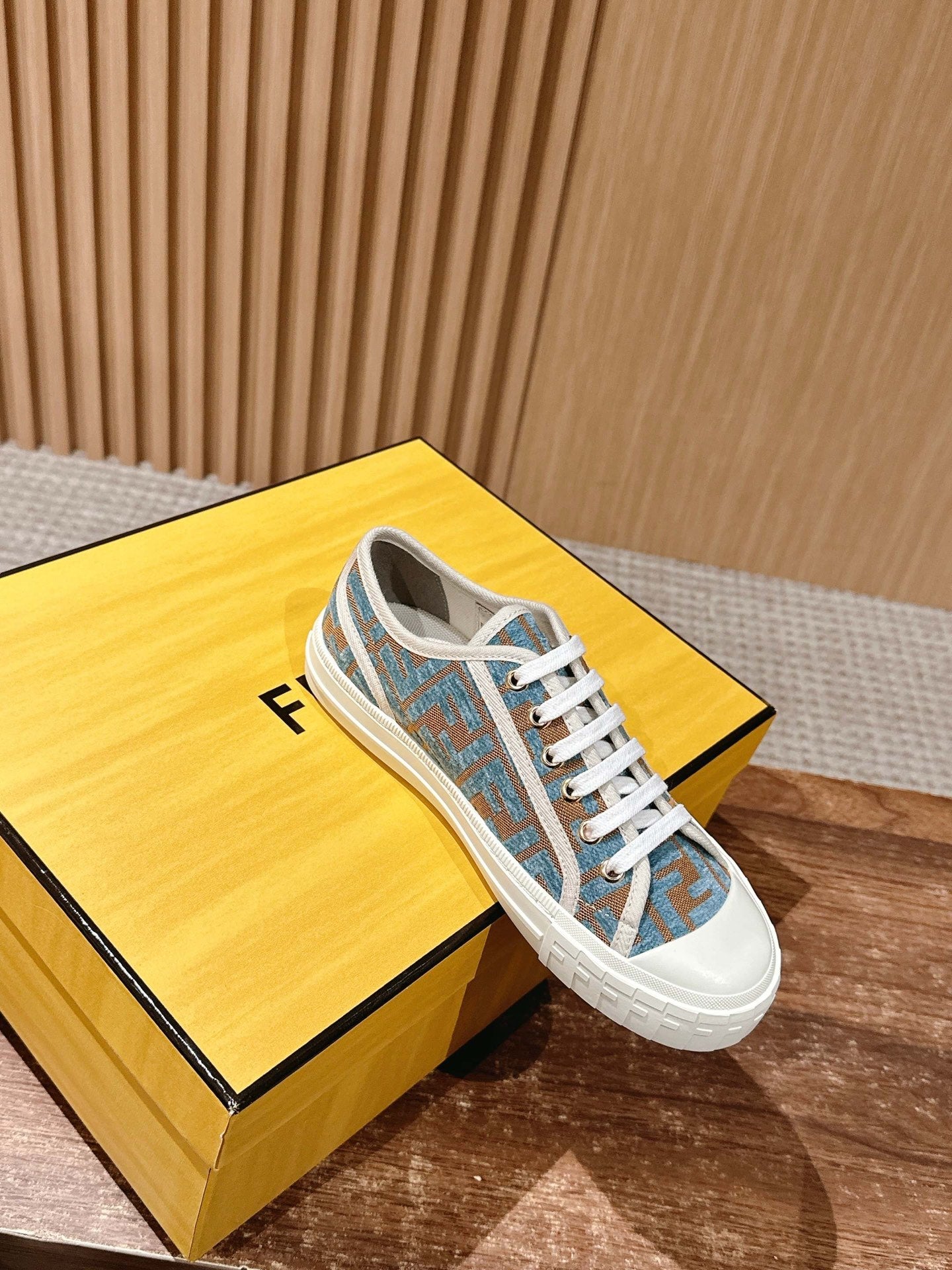 Luxury Shoes Fendi Unisex