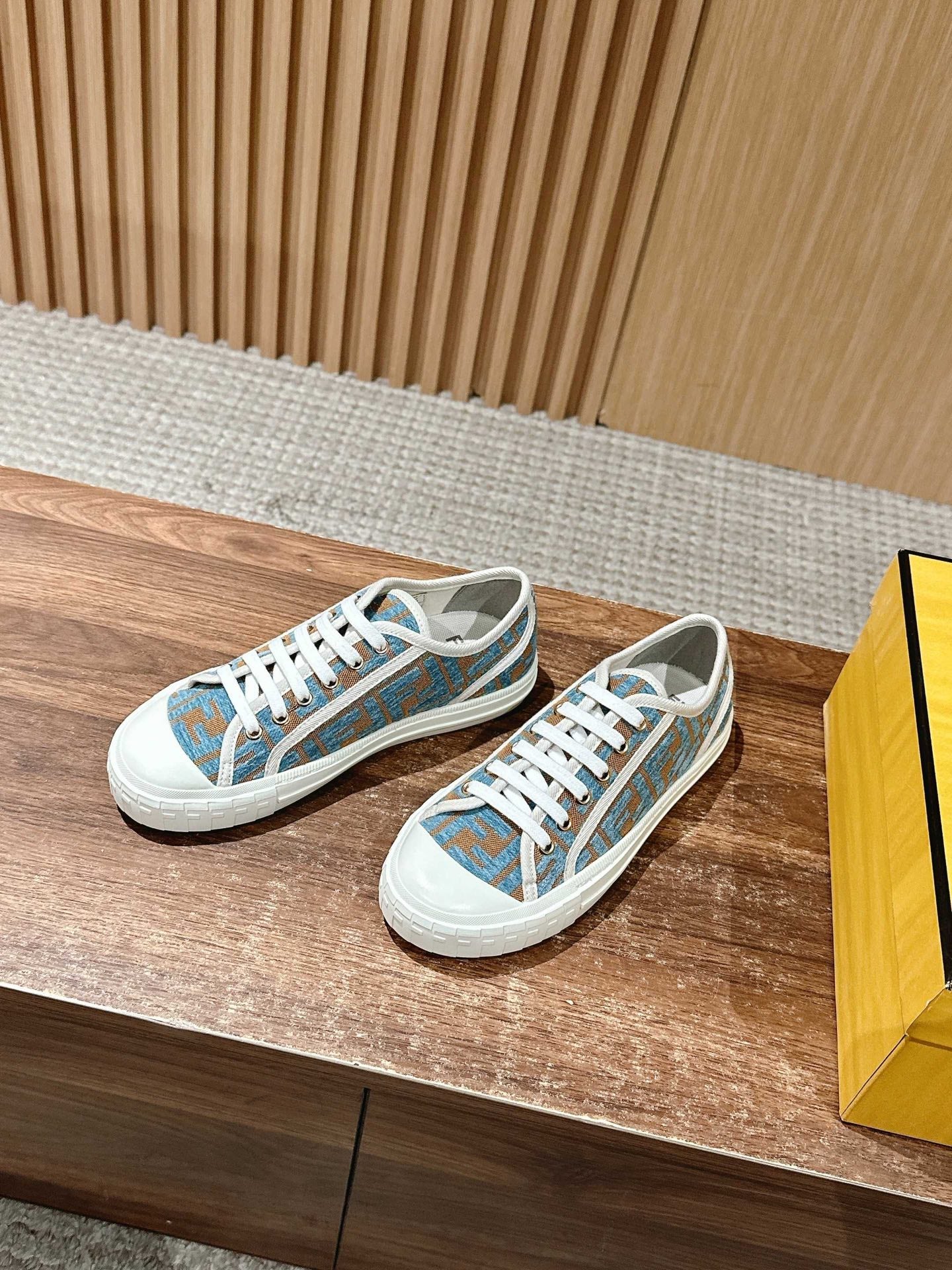 Luxury Shoes Fendi Unisex