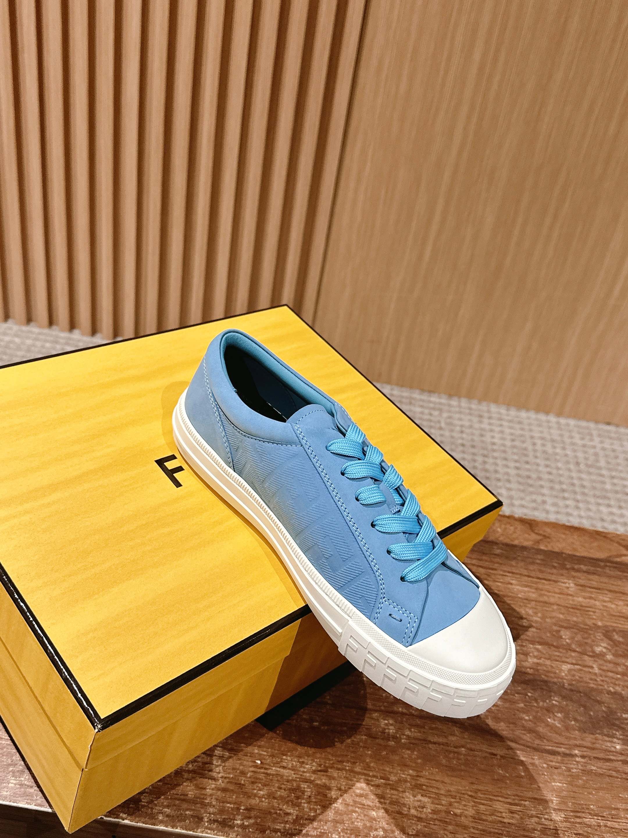 Luxury Shoes Fendi Unisex