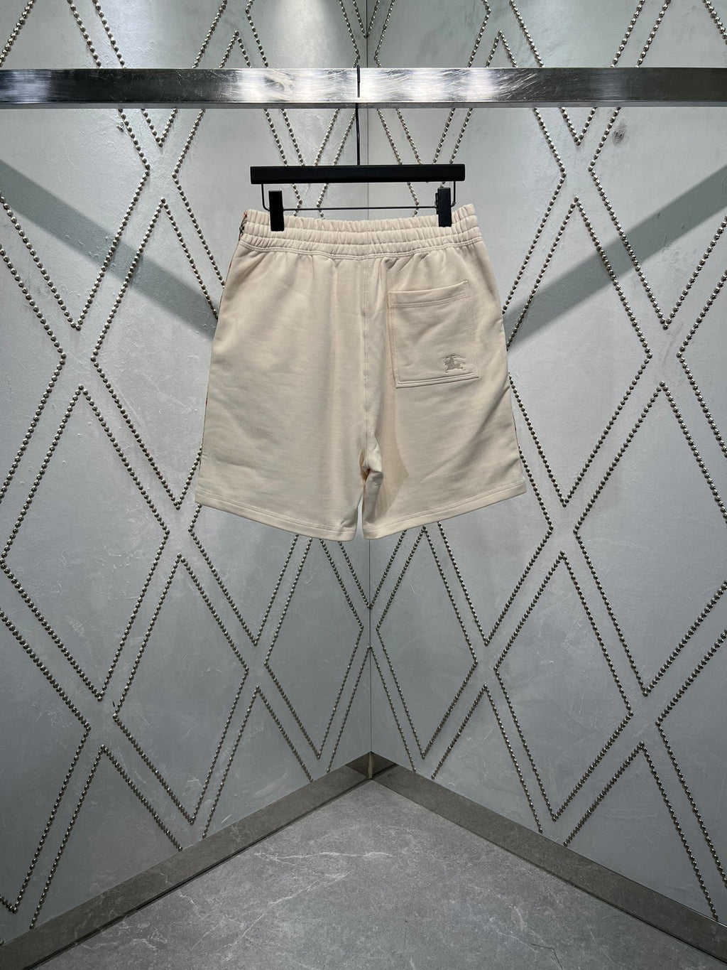 Cream elastic-waist shorts with side pockets