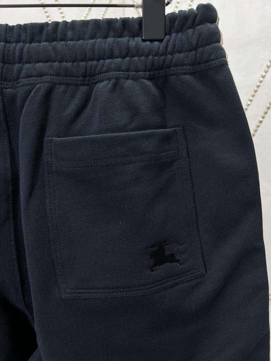 Navy shorts with elastic waistband and embroidered horse logo