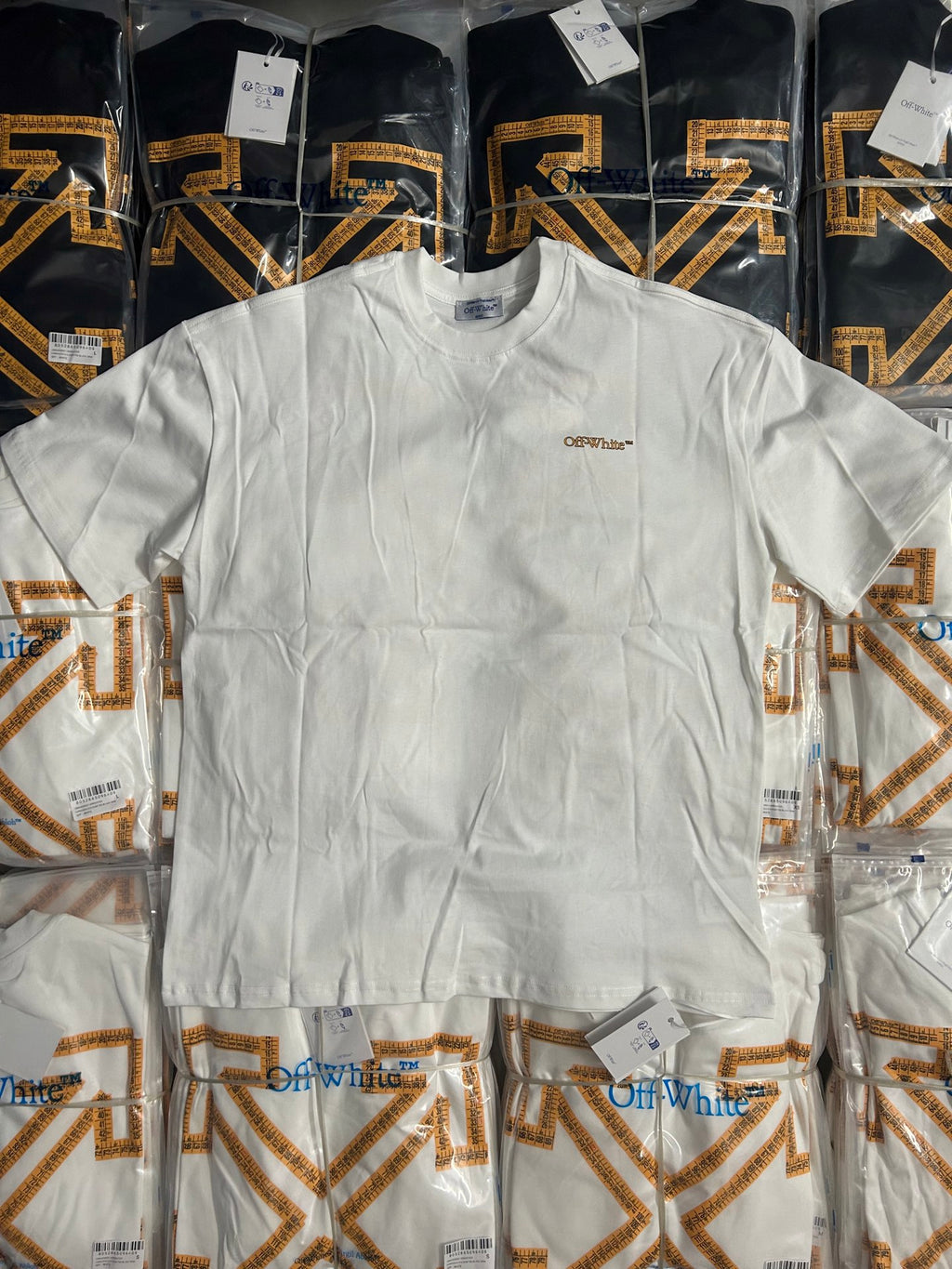 Off-White T-shirt in off-white with small chest logo and crew neckline