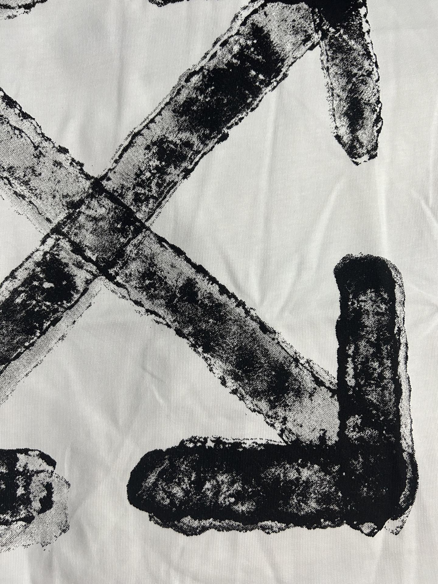 Off White T-shirt, off-white with close-up of black cross lower arm