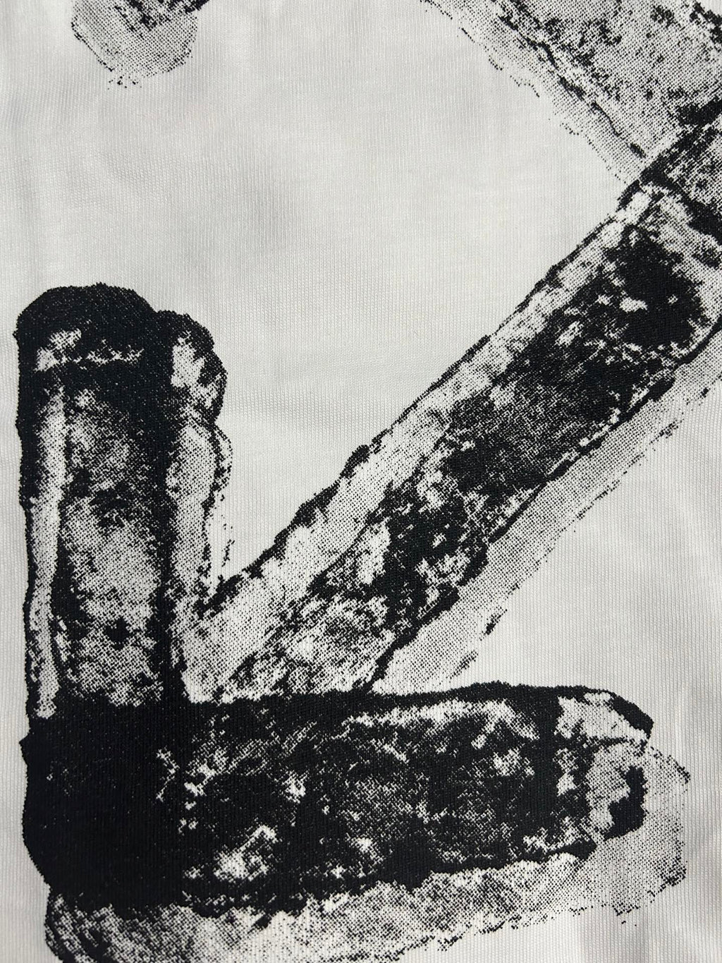 Off White T-shirt, off-white with close-up of black lower cross bar
