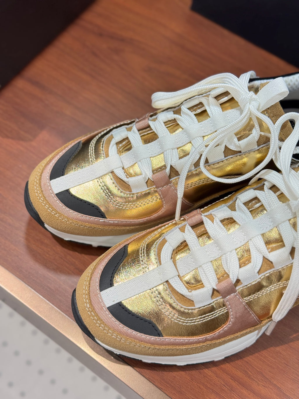 Luxury Shoes Chanel Unisex