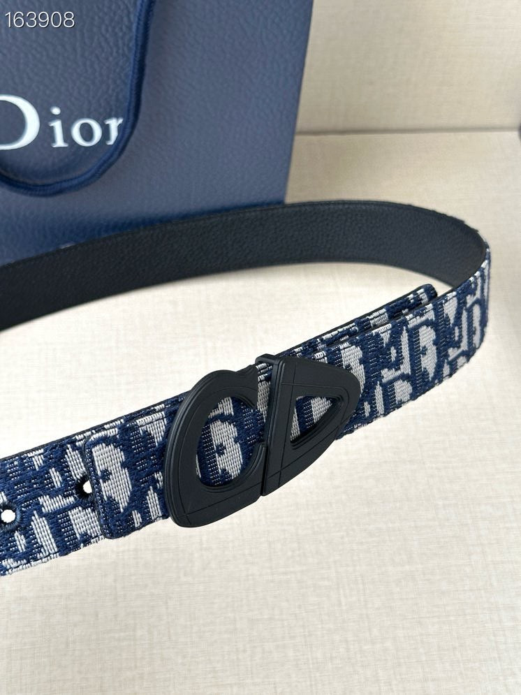 Dior belt close-up of black buckle on blue/white Dior Oblique strap